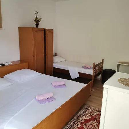 Sobe Centar Konukevi 4*