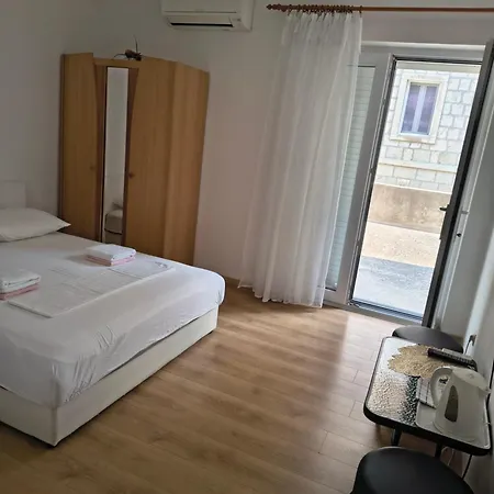 Sobe Centar Gasthuis 3*